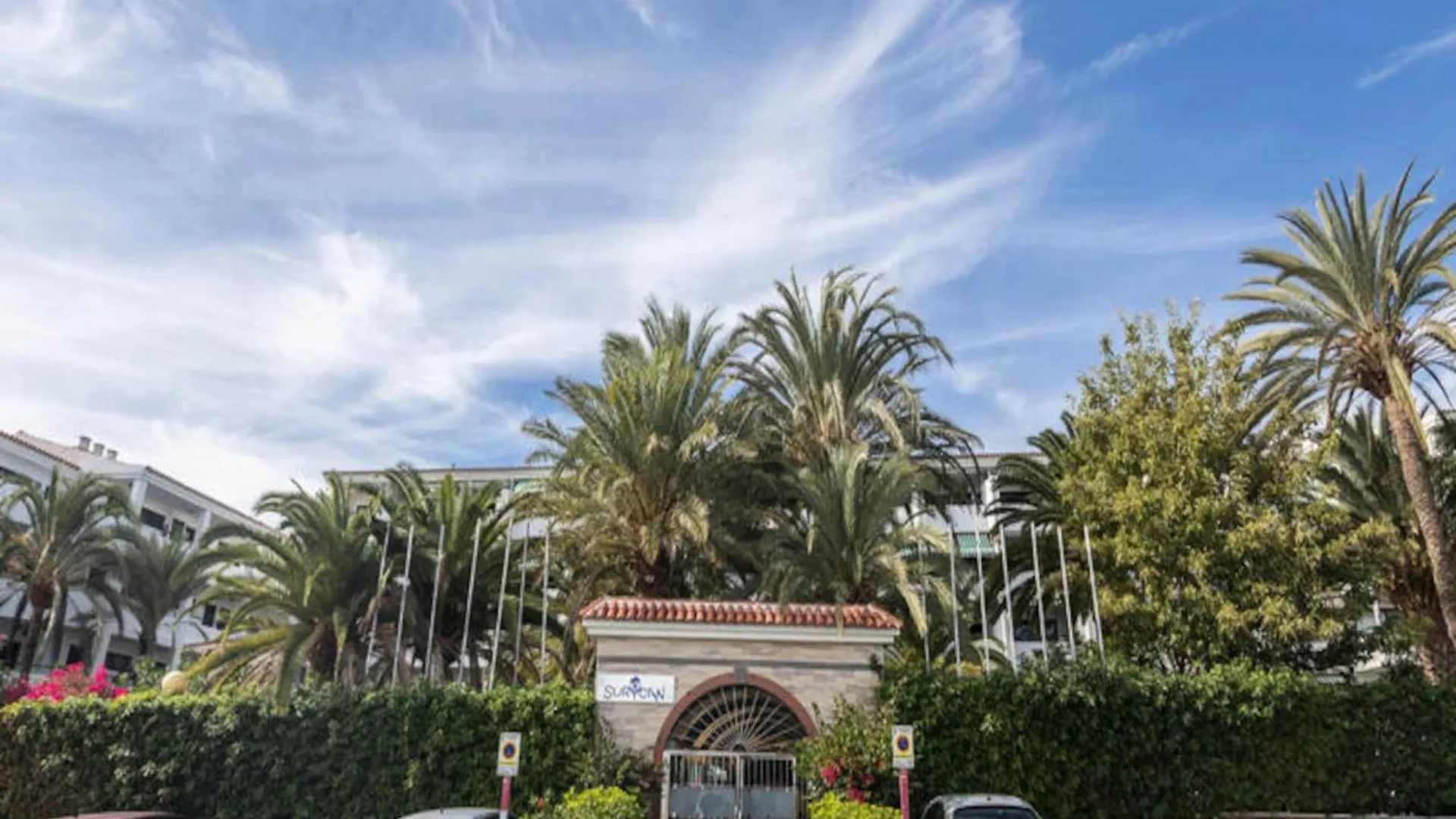 Floral Home - Large Private Terrace With Pool location